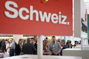 Teilnehmer des 95. Auslandschweizer-Kongresses gestern in Basel. (Bild: Dominik Plüss/Keystone)