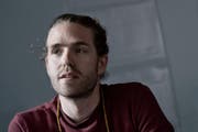 «Die einst bekannte Dorfkirche gerät schon ein bisschen in Vergessenheit.» Lorenz Häberli, Mitglied Rap-Duo Lo & Leduc (Bild: Pius Amrein / LZ (Bern, 17. Juni 2015))