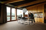 Das Rundhus ist weitgehend aus Holz gebaut. (Bild: Stefan Kaiser / Neue ZZ)