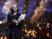 Der 27-jährige Gewinner Sobral verzichtete bei seinem Auftritt auf eine spektakuläre Show und überzeugte stattdessen mit viel Gefühl. (Bild: EPA/SERGEY DOLZHENKO)
