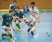 Die Zuger mit Simon Abt (am Ball) wollen einen grossen Schritt in Richtung Saisonziel machen. (Bild: Christian H. Hildebrand (Unterägeri, 14. Januar 2018))