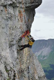 Ein Bergretter mit Trage an einer Übung im Jahr 2014. (Bild: PD)