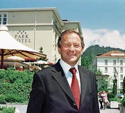1996 kauft der Nidwaldner Bauunternehmer Max Ammann (Bild) den Bürgenstock mit zwei Partnern. In seiner Zeit öffnen die Hotels nach 128 Jahren erstmals auch im Winter ihre Türen. Vier Jahre später (2000) kauft die französische Richemont-Gruppe (später Rosebud Holding) die Bürgenstock-Hotels und fünf weitere Nobelherbergen in der Schweiz. 2005 spricht ihr Chef Victor Armleder von Investitionen von 140 Millionen Franken, um den «Bürgenstock von 2020» zu bauen. (Bild: Beat Christen)