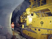 Die Arbeiten am Steilrampentunnel nach Engelberg werden diese Woche wieder aufgenommen. Im Bild eine der Maschinen, die dazu gebraucht und in den Tunnel verfrachtet werden. 21.11.07 Neue OZ/PD (Bild: PD)