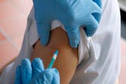 Bis es auch gegen das Zika-Virus einen Impfstoff gibt, dauert es noch. Erste Tests sollen aber noch diesen Sommer starten. (Symbolbild Keystone / Sigi Tischler)
