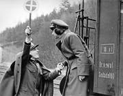 Ein Bahnhofswärter mit amourösen Gefühlen. Jirí Menzels Film in Schwarz-Weiss wurde zu einem Welterfolg. (Bild: PD)
