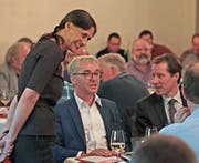 SVP-Präsidentin Monika Rüegger am Tisch der beiden Energiereform-Referenten: dem Obwaldner Ständerat Erich Ettlin (links) und dem Zuger Nationalrat Thomas Aeschi. (Bild: Roger Zbinden (Engelberg, 25. April 2017))