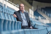 Marcel Kälin in der Swisspor-Arena: Der FCL-CEO freut sich auf den Fussball, den der neue Trainer Gerardo Seoane spielen lässt. (Bild: Pius Amrein (Luzern, 31. Januar 2018))