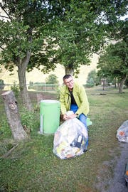 Beat Infanger bei seinem frühmorgendlichen Rundgang am Reussdelta. (Bild Manuela Jans)
