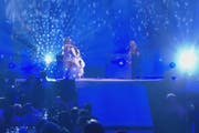 Rachel Divà spielt vor dem Prix-Walo-Publikum. (Bild: Star TV)