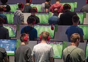 Die Sportfans unter den Videospielern an der diesjährigen Spielemesse Gamescom. (Bild: Jasper Juinen/Getty (Köln, 22. August 2017))
