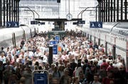 Pendlerströme im Bahnhof Luzern. (Bild: Manuela Jans-Koch / Neue LZ)