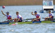 Der Luzerner Mario Gyr (links) und der Schenkoner Simon Schürch strecken zum Zeichen der erfolgreichen Titelverteidigung die Faust in die Höhe – Simon Niepmann und Lucas Tramèr (rechts) freuen sich ohne Regung. (Bild: EQ/Soenar Chamid)
