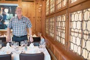 Der zurückgetretene Gastro-Präsident Urs Emmenegger in seinem Restaurant. (Bild: Boris Bürgisser (Hergiswil, 20. Juli 2017))