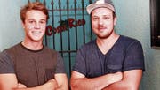 Fabio Dittli (links) und Daniel Baumann machen aus der Costa-Rica-Bar ein neues Nachtlokal. (Bild: Florian Arnold (Altdorf, 13. Juni 2017))