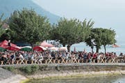 Ob traditionelle Festmusik oder die Flugshow: Das Zuger Seefest ist ein Treffpunkt für Familie und Freunde. (Bilder: Christian H. Hildebrand (Zug, 24. Juni 2017))