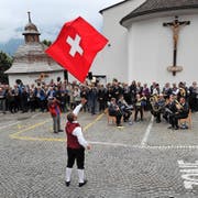 Die Fahnenschwing-Darbietungen waren ein Publikumsmagnet. Bild: Urs Hanhart (Bürglen, 9. Oktober 2016)