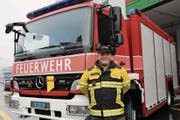 Remo Kuster vor dem Fahrzeug am neuen Standort. (Bild: Matthias Stadler (Alpnach, 22. Dezember 2017))