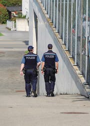 Polizisten zu Fuss auf Patrouille. (Bild: Markus von Rotz (Sachseln, 24. September 2017))
