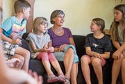 Praxedis Niederberger mit ihren Schülerinnen und Schülern. (Bild: Corinne Glanzmann (Giswil, 4. Juli 2017))