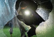 Einbrecher verschonen auch Nid- und Obwalden nicht. Doch die Präventionskampagne scheint zu wirken. (Bild: Keystone/Daniel Maurer)