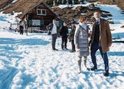 In «Wilder» wird der Urnerboden alias «Oberwies» zum Tatort – im Bild mit Marcus Signer (Manfred Kägi), Pierre Siegenthaler (Res Bühler), Sarah Spale (Rosa Wilder), Sabina Schneebeli (Barbara Rossi) und Ercan Durmaz (Kaphiri Al-Baroudi) (von links). (Bild: .Bild: SRF/Oscar Alessio (23. Februar 2017))