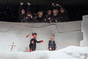 Die Spieler lassen im Schneetreiben den Teufel und Wegknecht Joder aufeinandertreffen. (Bild: Angel Sanchez (Altdorf, 10. Dezember 2017))