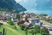 Ab 2018 soll Parkieren in Sisikon nicht mehr gratis sein. (Bild: Bruno Arnold (Juli 2015))