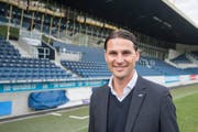 Der neue Trainer des FC Luzern, Gerardo Seoane, posiert in der Swissporarena. (Bild: Urs Flüeler / Keystone (Luzern, 9. Januar 2018))