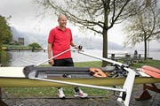 Jürgen Träger, Rudertrainer beim Ruderclub Stansstad, bekommt nie genug vom Wasser. (Bild: Corinne Glanzmann)