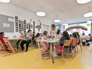 Kinderhort in Zürich: Der Bundesrat will es Eltern ermöglichen, mehr Kosten für die Kinderbetreuung von den Steuern abziehen zu können. (Archivbild) (Symbolbild: Gaetan Bally/Keystone)
