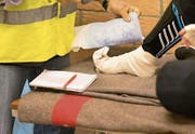 Manchmal müssen auch Schmerzen und Verletzungen hingenommen werden. (Bild: Roger Grütter (Wolhusen, 21. Januar 2018))