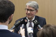 Die Post hat viel Vertrauen verspielt, und um dieses wieder aufzubauen, brauche es eine unabhängige Untersuchung, sagte Post-Verwaltungsratspräsident Urs Schwaller vor den Medien. (Bild: Peter Schneider / Keystone (Bern, 8. März 2018))