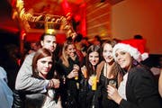 Man trifft sich: so an der Stomp your Feet X-Mas Party in der Lounge & Gallery in Zug - wie hier im Jahr 2010. (Bild: Stefan Kaiser / Neue ZZ)