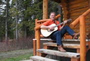 Marco Büeler hat sich voll und ganz dem Loon Bay Resort und der Musik verschrieben. (Bild: PD)