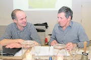 Sie treten ab: Vizepräsident Daniel Niederberger (links) und Präsident Ueli Niederberger. (Bild: Richard Greuter (Wolfenschiessen, 3. Februar 2018))