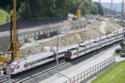 Täglich fahren rund 550 Züge an der Grossbaustelle zwischen Aarau und Olten vorbei. (Bild: Keystone / Urs Flüeler)