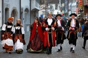 König Royaldun aus dem Märchenland mit Königin Raina Olaria und Hofstaat. (Bild: Christof Borner Keller / Neue ZZ)