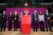 Sigmar Gabriel (Mitte) wird ein neu zugeschnittenes Wirtschafts- und Energieministerium übernehmen. (Bild: Keystone)