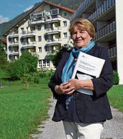 Stiftungsratspräsidentin Hedy Siegrist auf der Parzelle, auf der das neue Alterszentrum erstellt werden soll. (Bild: Robert Hess (Alpnach, 25. Mai 2017))