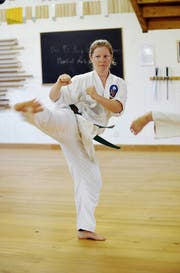 Lisa Limacher macht eine Karate-Vollzeitausbildung in Stansstad. (Bild Corinne Glanzmann)