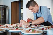 Er hat schon in Sterne-Küchen auf der ganzen Welt gekocht – jetzt eröffnet Christoph Aebersold sein eigenes Lokal in Stansstad. (Bild: PD)