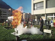 Spitalmitarbeiter übten im Oktober, ein Feuer zu löschen. (Bild: PD)
