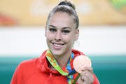 Giulia Steingruber mit ihrer Bronzemedaille. (Bild: EPA/TATYANA ZENKOVICH)