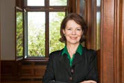 «Eine Rede muss immer etwas Persönliches enthalten»: Lesley Stephenson trainiert auch Manager in der Kunst der Rhetorik. (Bild Charles Seiler)
