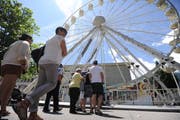 Die Besucher standen Schlange, um einige Runden mit dem Riesenrad drehen zu können. (Bild: Urs Hahnhart / Neue UZ)