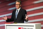 Andreas Meyer, CEO der SBB, spricht sich für eine Stabilisierung oder gar eine Senkung der Billettpreise aus. (Bild: Keystone)