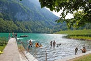 Aus dem Seelisbergsee wurde die elfjährige J. M. geborgen. Sie verstarb später aufgrund eines Herzfehlers im Spital. (Bild Seelisberg Tourismus)