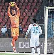 Lugano-Goalie Joël Kiassumbua gegen den FCZ in Aktion. (Bild: Andy Müller/Freshfocus (Zürich, 10. März 2018))