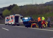 Der Unfallwagen landete auf dem Dach. (Bild: Leserbild Bote der Urschweiz)